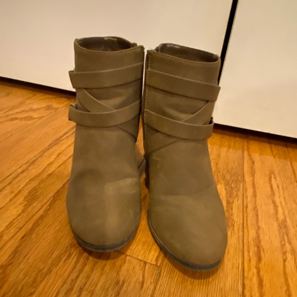 Cute booties with ankle strap - Picture 2 of 2